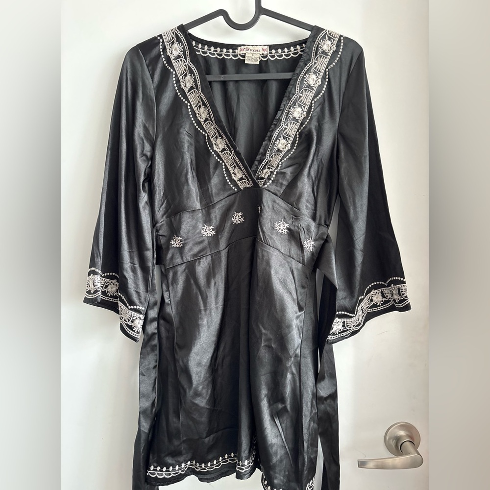 Y2K VINTAGE Kimono Satin Embroidered Top